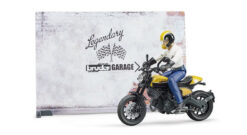 BRUDER 62102 Motodílna s figurkou mechanika a motorkou Ducati Scrambler